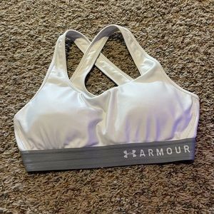 white under amour sports bra